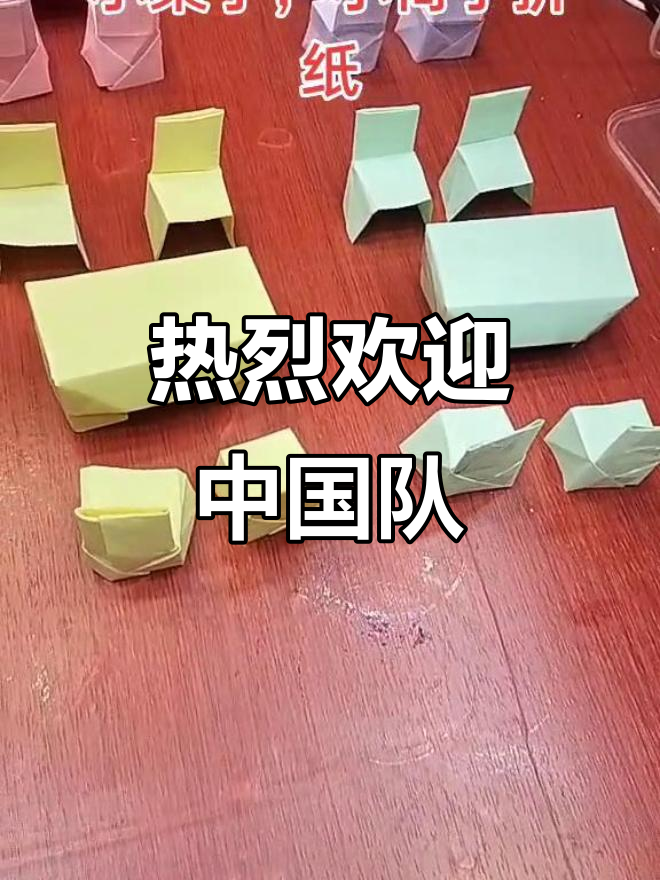 包含观众席上掌声雷动，赛场上惊心动魄一幕上演的词条
