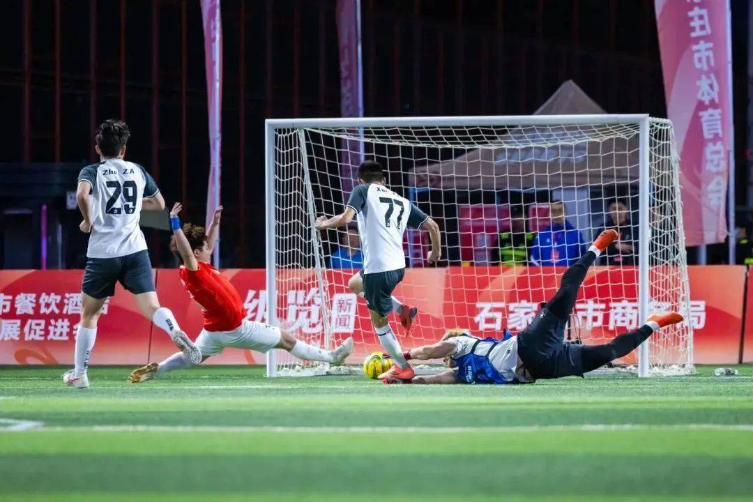 今年国内足球联赛规模扩大，竞争更加激烈